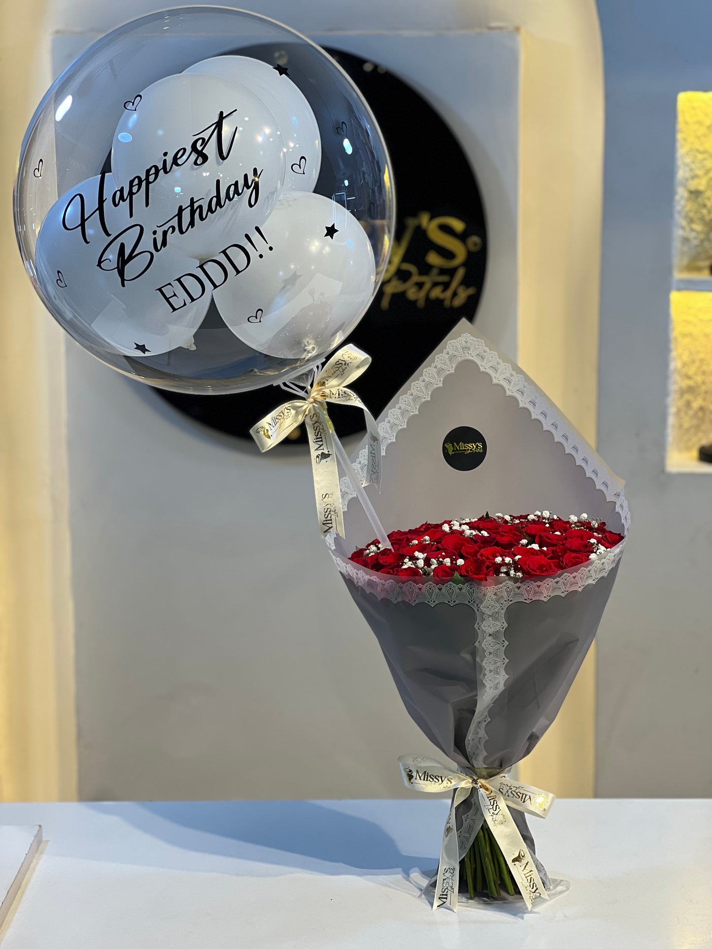 Casual bouquet with balloons