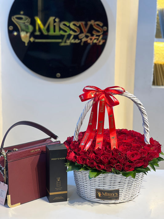 Crafty white with items( bag and diffuser)