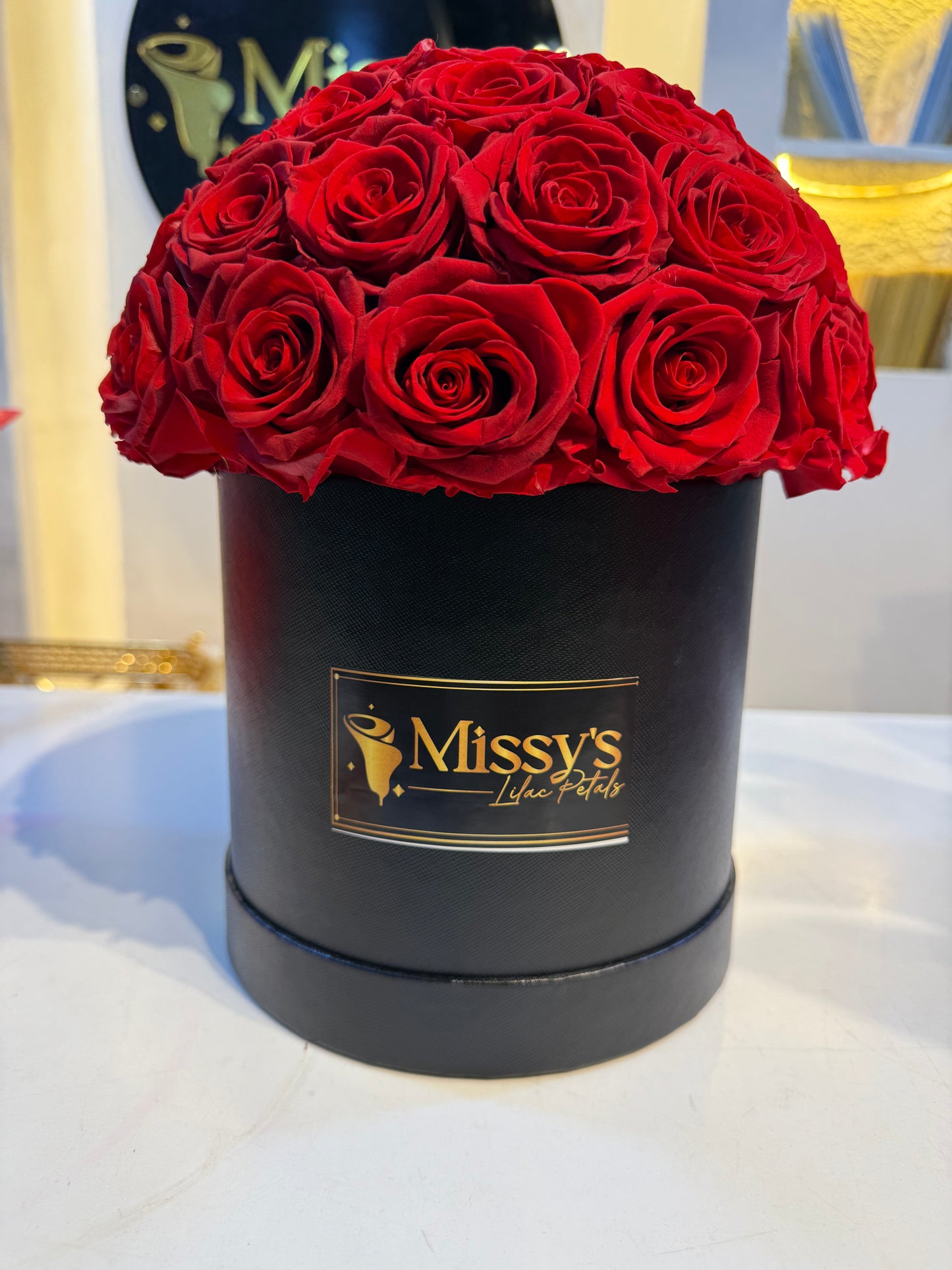 Dome Hug Roses Bucket Infinity Rose